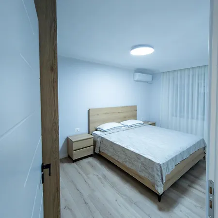 Elia 2 * Tirana